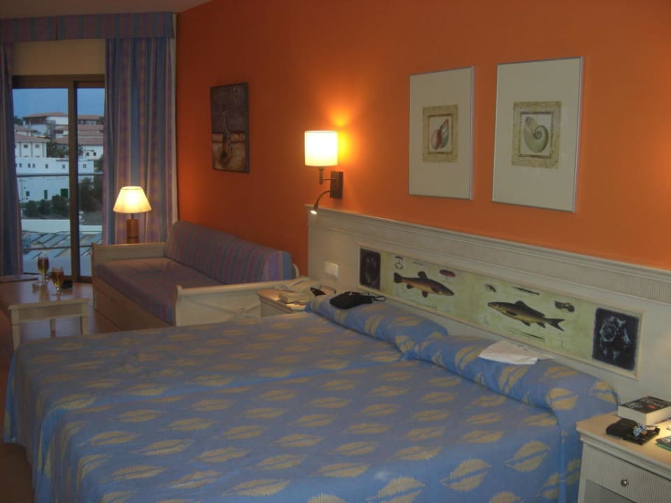 Das Doppelbett im Zimmer Iberostar Waves Gaviotas Park