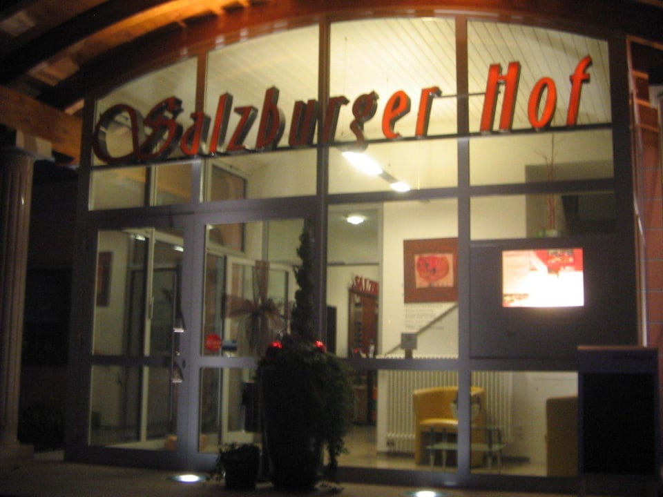 Außenansicht bei Nacht Ambient Hotel Salzburger Hof