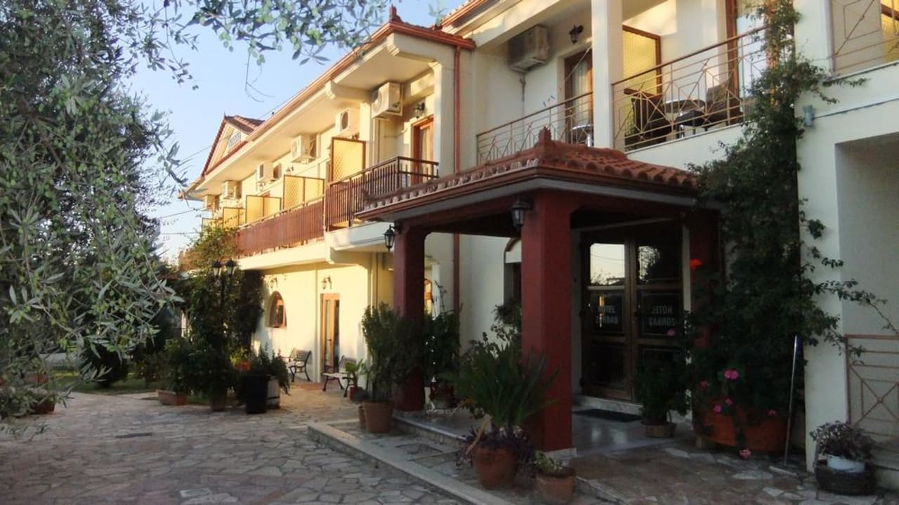 Der Haupteingang Hotel Zorbas