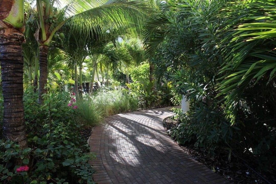 Tropische Gartenanlage  Hotel Seven Stars Resort