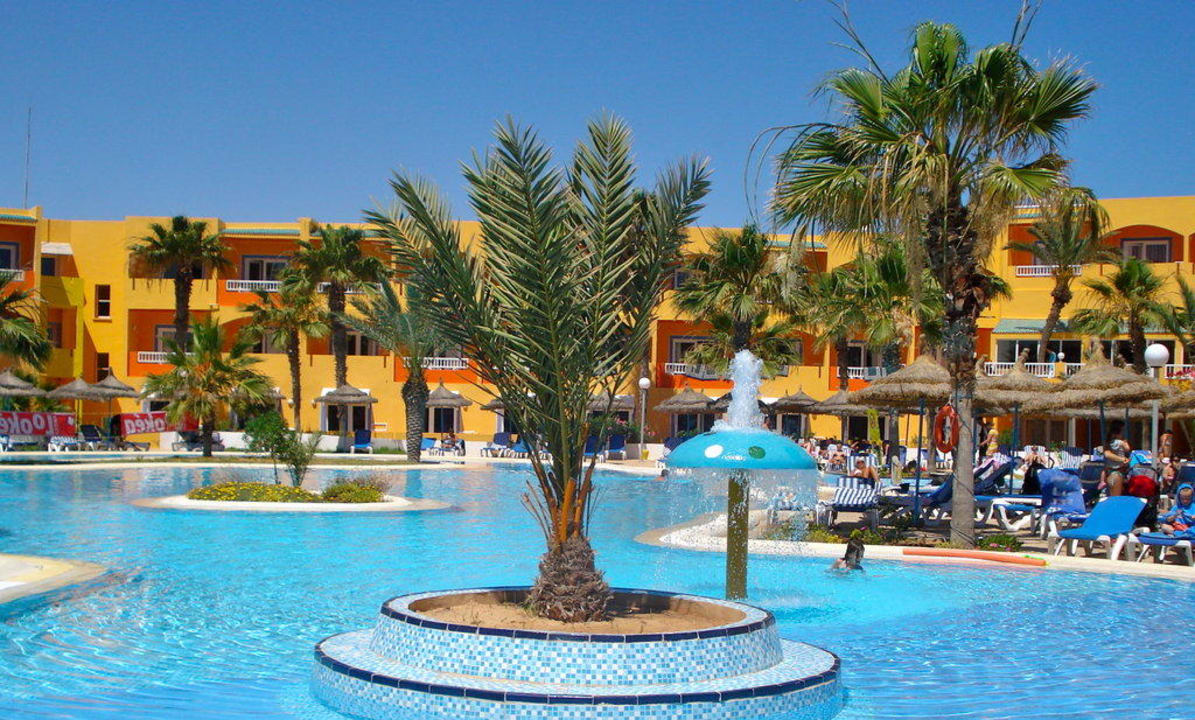 Pool neben der Curcao Bar Caribbean World Thalasso Djerba