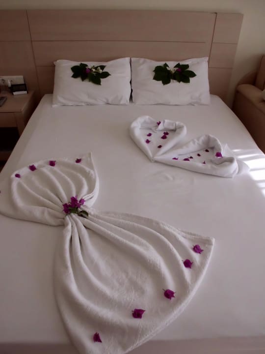 Kunst vom Zimmermädchen Hotel Gardenia Beach