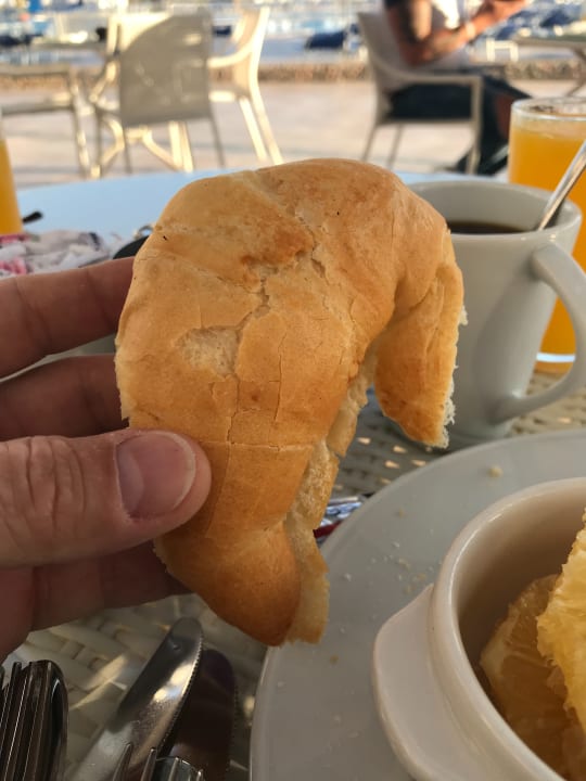 Alte, trockene, aufgebackene Brötchen.  Pickalbatros Dana Beach Resort - Hurghada