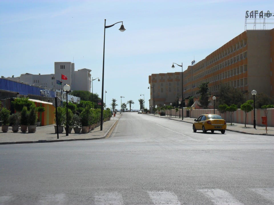 Weg zum Strand Diar Lemdina Hotel