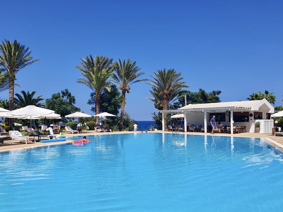 Pool Crystal Springs Beach Hotel