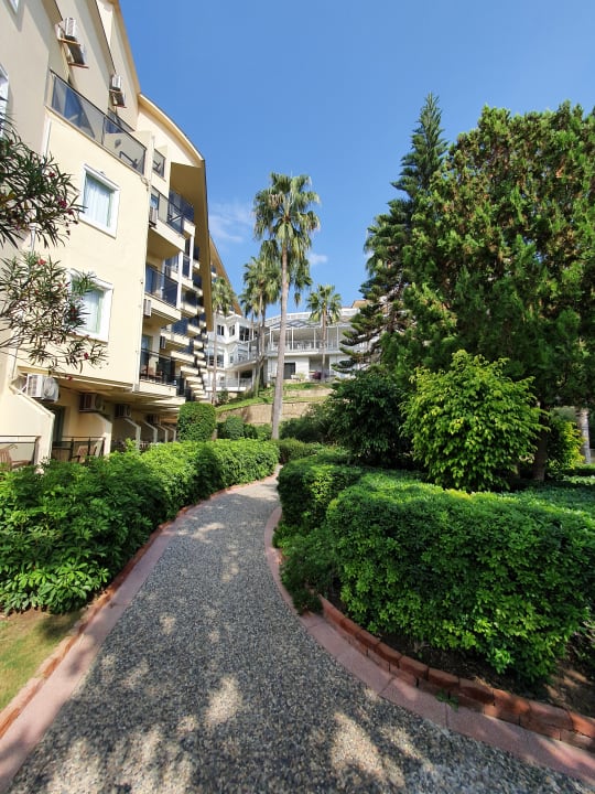 Gartenanlage Iz Flower Side Beach Hotel
