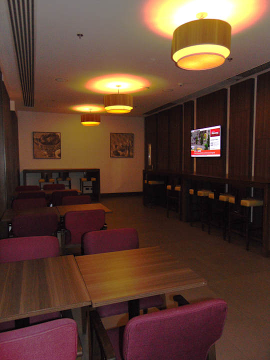 Gastro Hampton By Hilton Dubai Airport