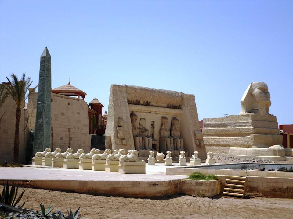 Dort findet die große Licht-Show & Kamelreiten statt Pickalbatros Alf Leila Wa Leila Resort - Neverland Hurghada