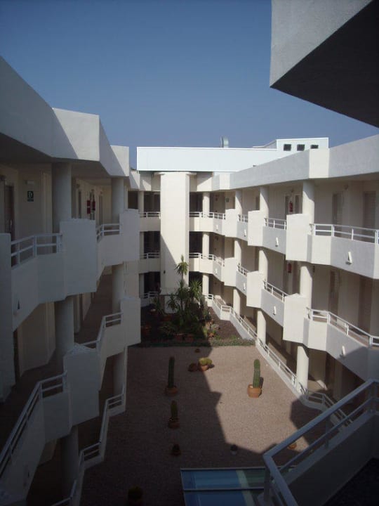Kleiner Innenhof Iberostar Waves Playa de Muro