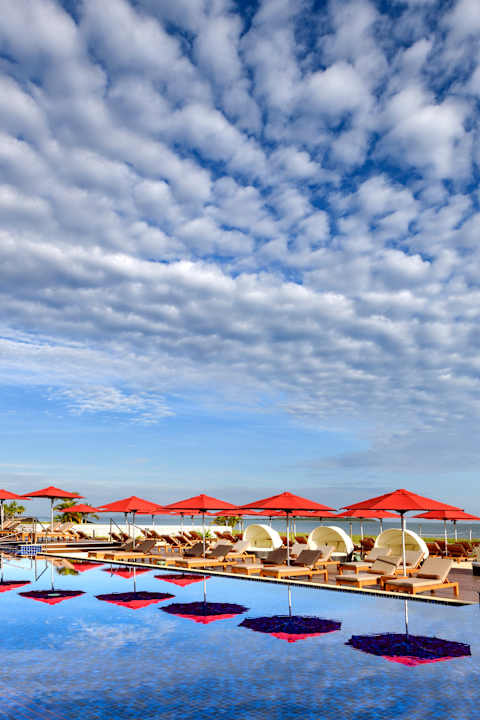 Pool Hilton Fiji Beach Resort and Spa