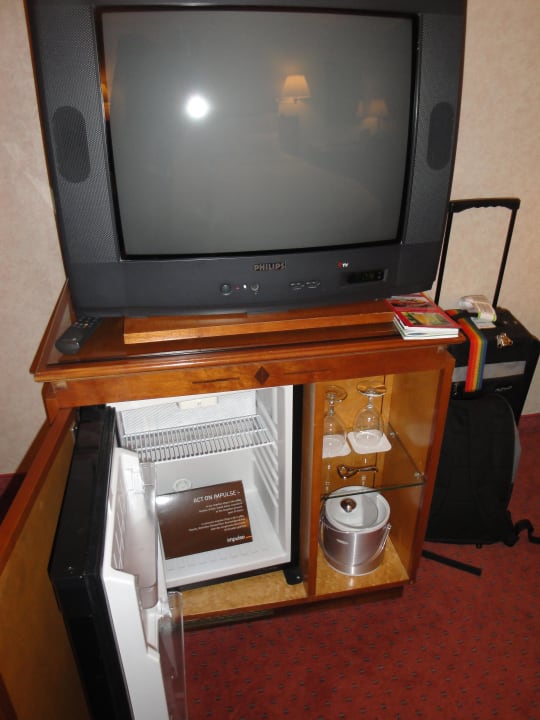 TV mit Minibar /Getränke an der Lobby gegen Gebühr Renaissance Wien Hotel