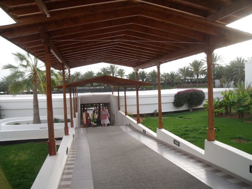 Weg in die Hotelanlage Relaxia Olivina