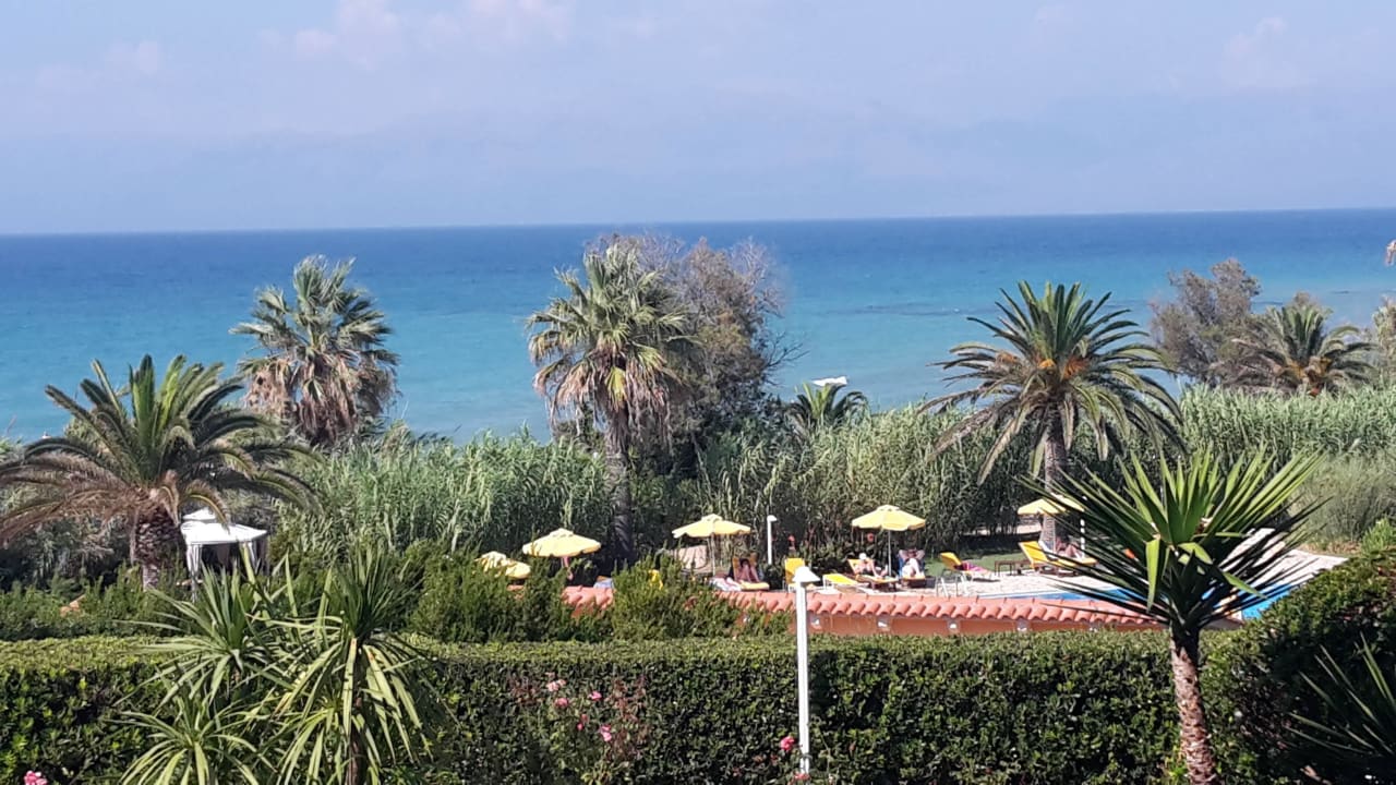 Blick aufauf das Meer mit Pool davor Ibiscus Hotel Corfu