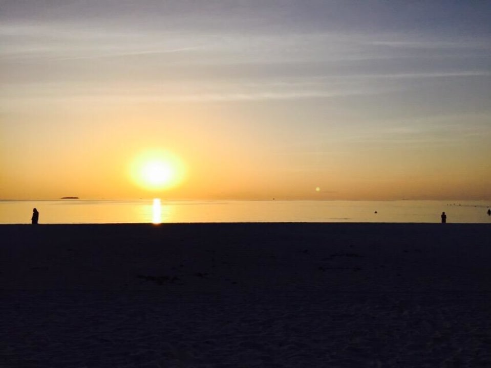 Sonnenuntergang Meeru Maldives Resort Island