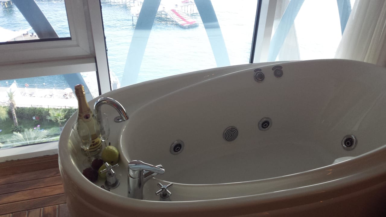 Jacuzzi Granada Luxury Okurcalar