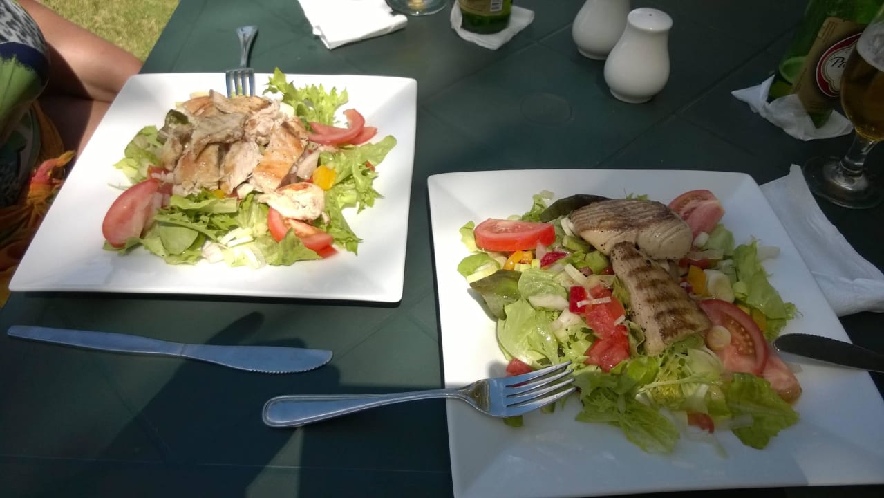 Salat mit Huhn und Fisch Villa Serena