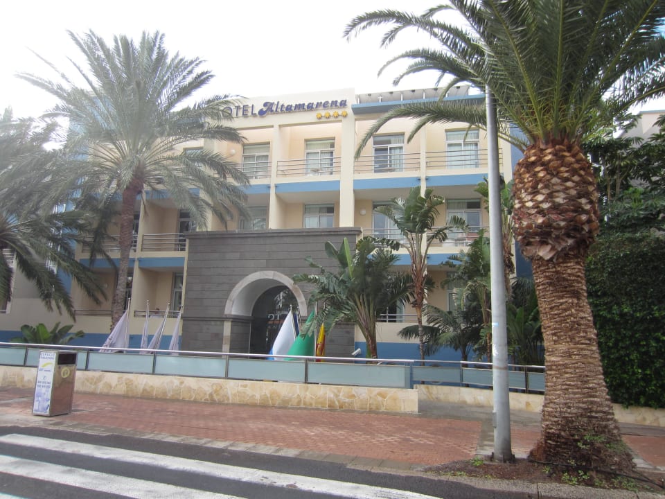 Eingangsbereich von der Uferstrasse aus IFA Altamarena by Lopesan Hotels