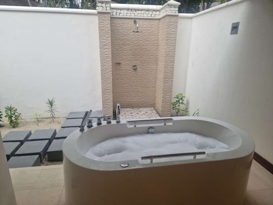 Zimmer NH Maldives Kuda Rah Resort