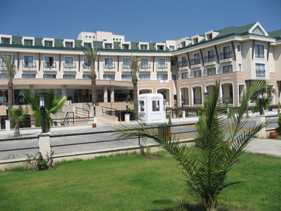 Hotelgebäude Armas Labada