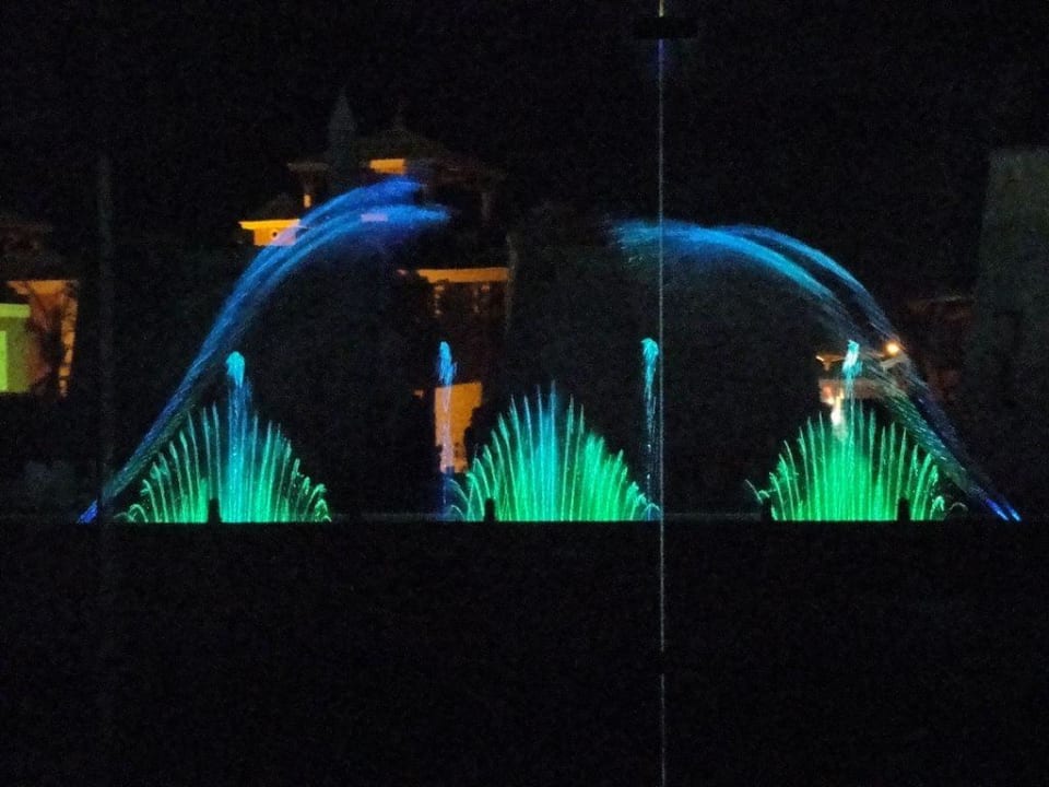 Wasserlichtshow mit Musik Pickalbatros Alf Leila Wa Leila Resort - Neverland Hurghada
