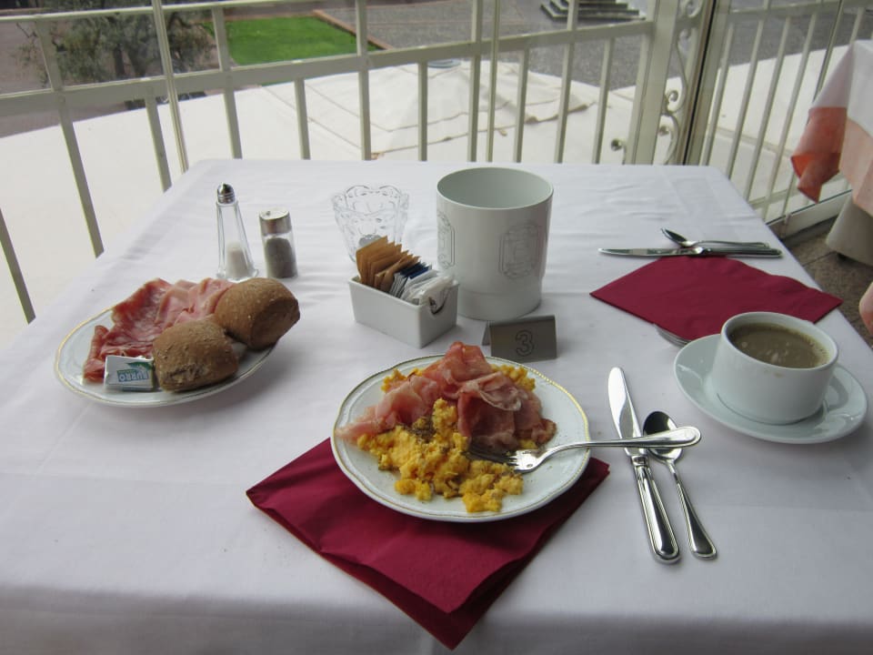 Reichhaltiges und leckeres Frühstück Hotel Europa - Skypool & Panorama