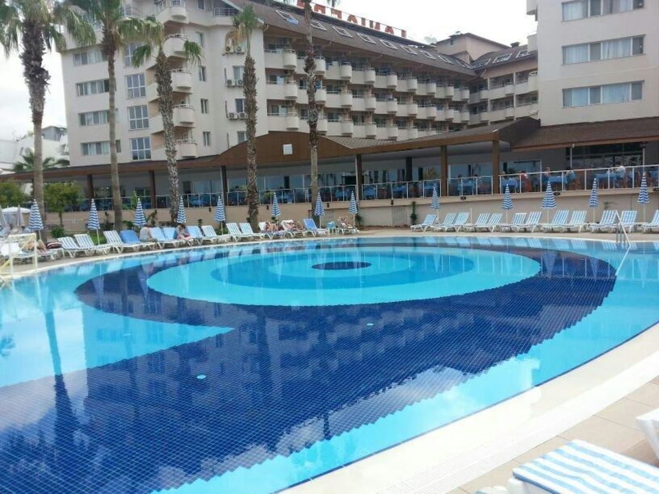 Poolbereich Lonicera Resort & Spa Hotel