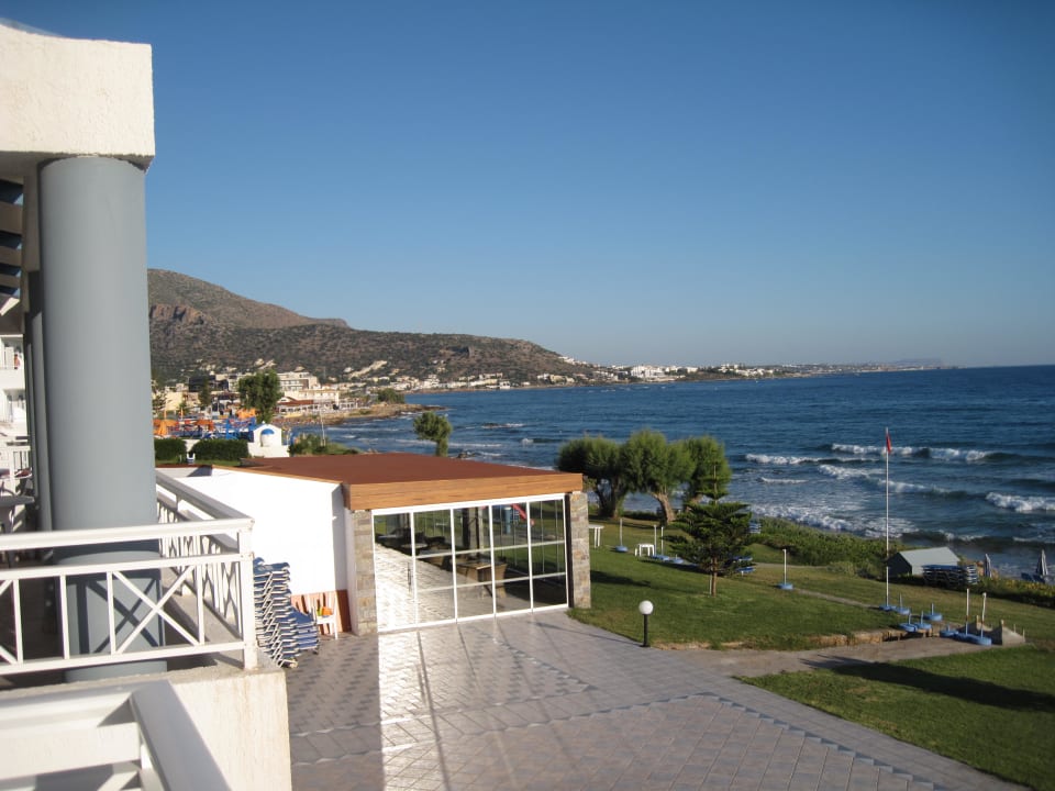 Вид с балкона номера Hotel Ariadne Beach