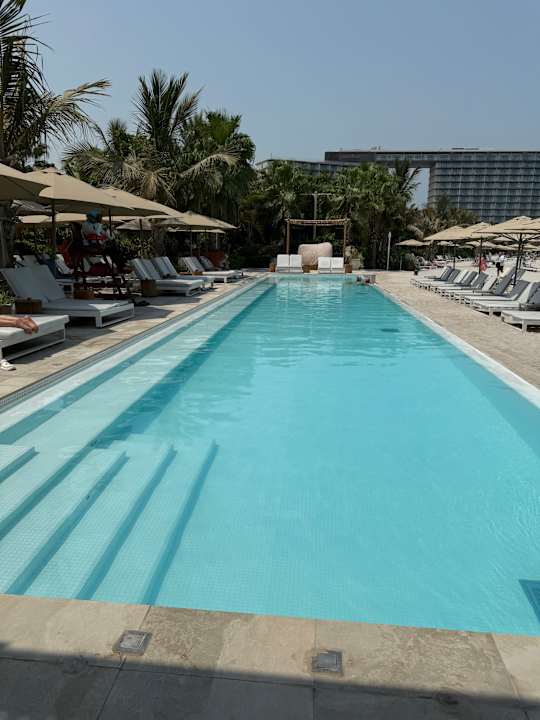 Pool Mövenpick Resort Al Marjan Island