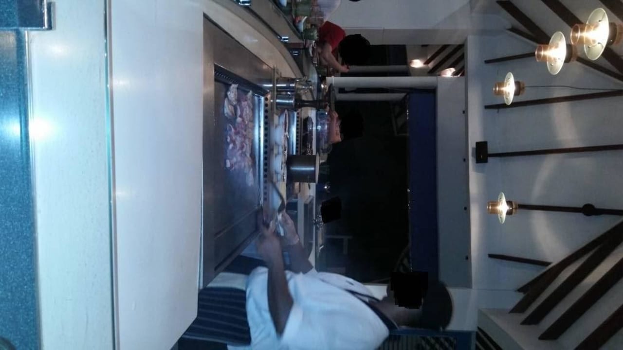 Live-Cooking im Teppanyaki Grill Machchafushi Island Resort & Spa Maldives, The Centara Collection