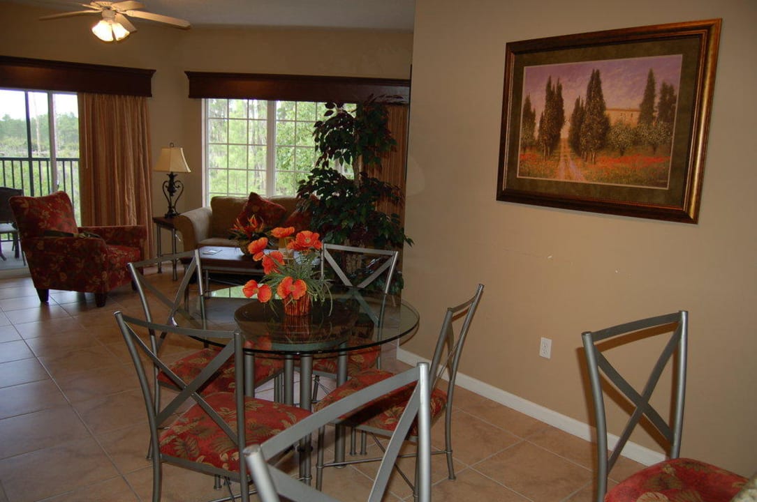 Wohn-/Esszimmer WorldQuest Orlando Resort