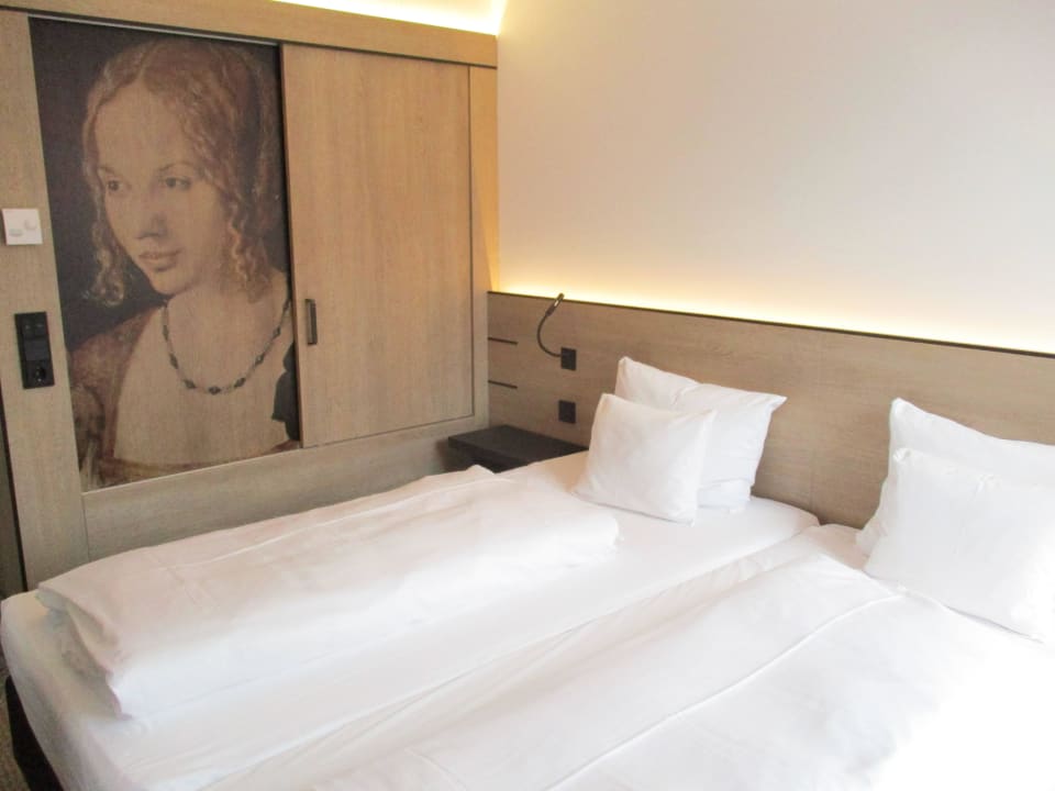 Komfort-Eckzimmer 403 SORAT Hotel Saxx Nürnberg