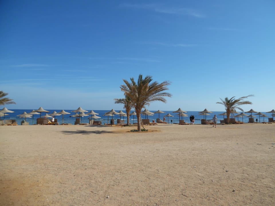 Weg zur Liege Three Corners Sea Beach Resort