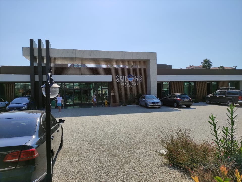Außenansicht Sailor's Beach Club