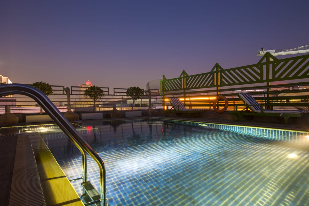 Pool MENA ApartHotel Albarsha