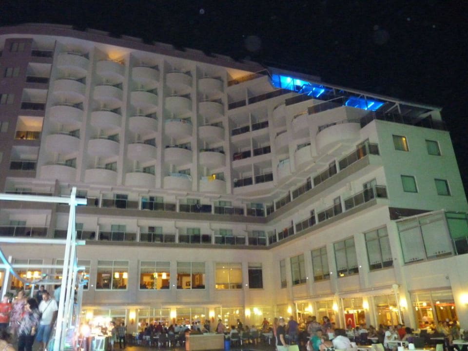 Hotel von innen Saturn Palace Resort Hotel