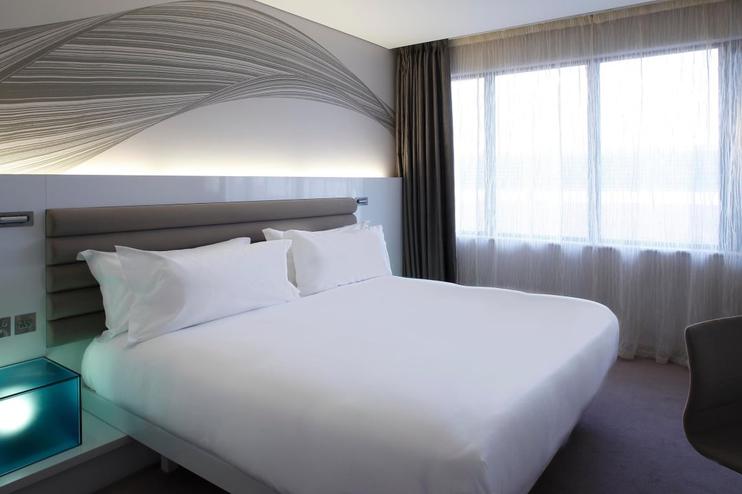 Zimmer The Morrison Dublin, Curio Collection by Hilton