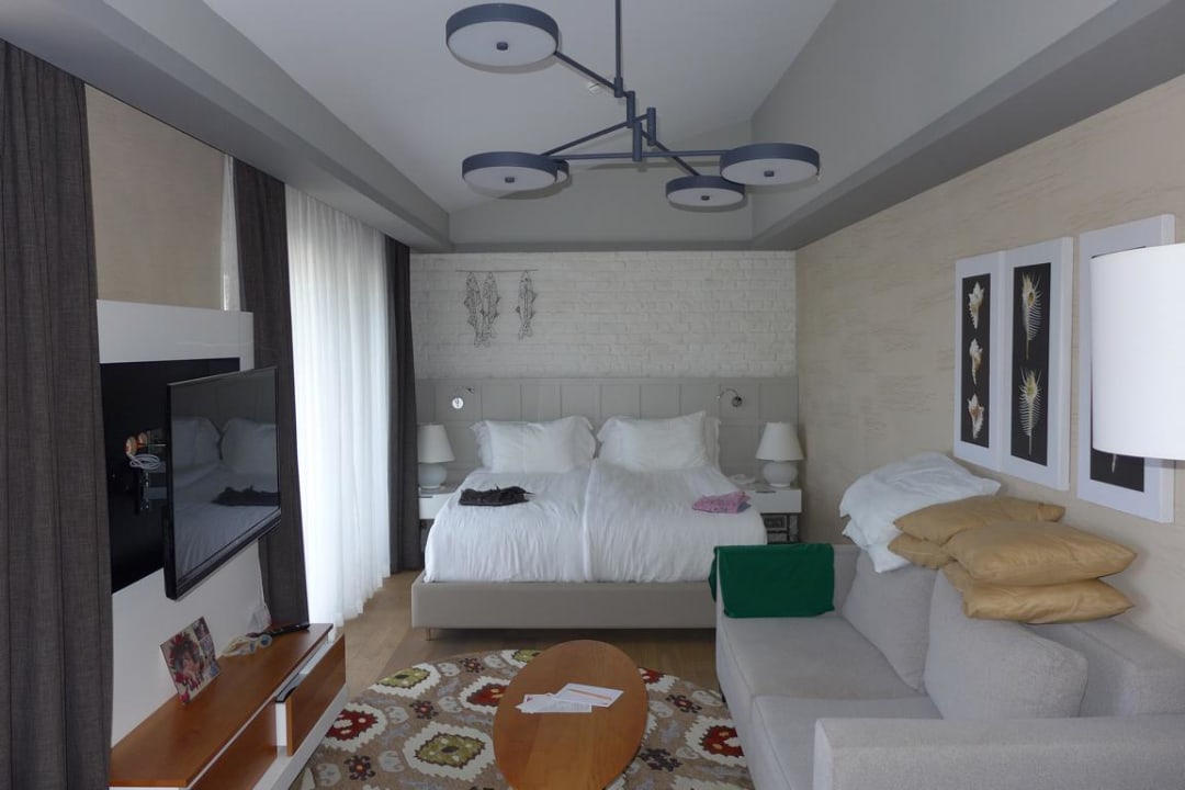 Zimmer Acanthus Cennet Barut Collection