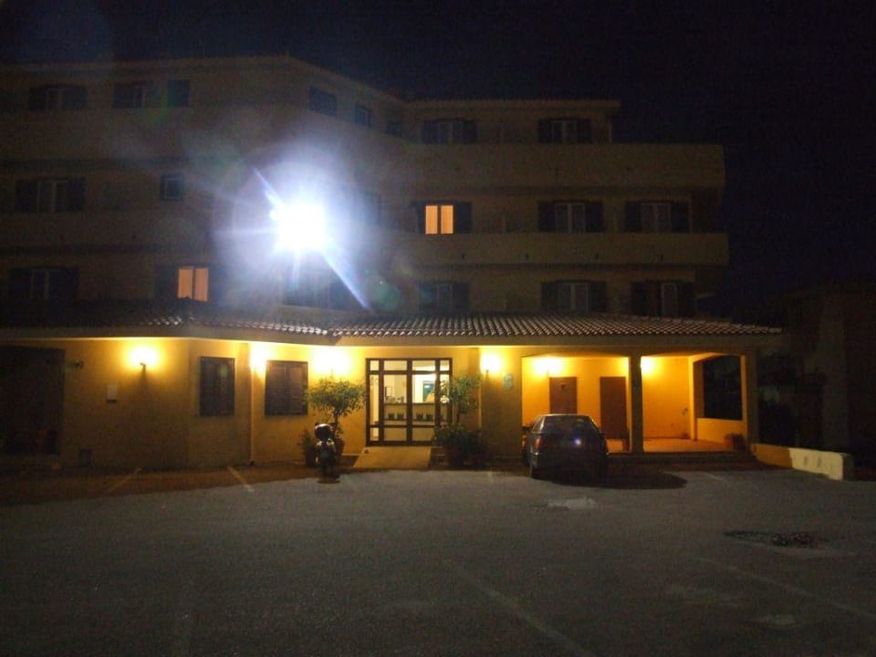 Hotel il castello - widok od strony ulicy Hotel Castello