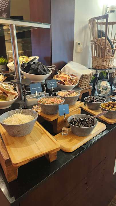 Gastro Rose Rayhaan by Rotana