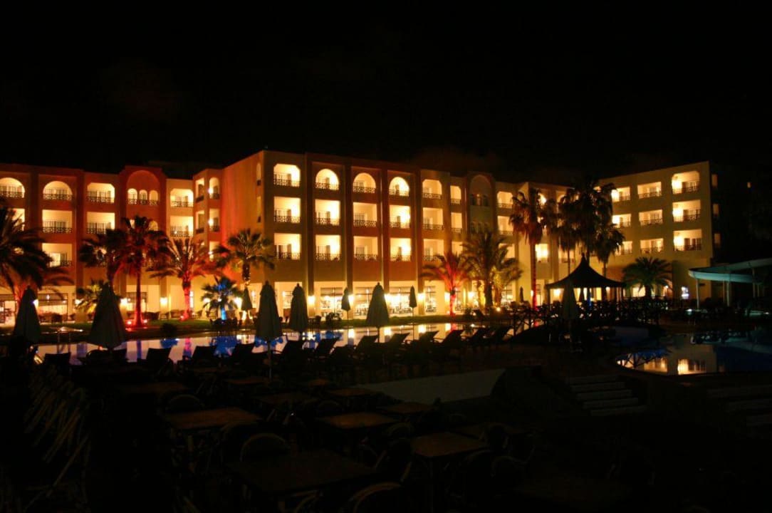 Hotel bei Nacht Hotel Paradis Palace