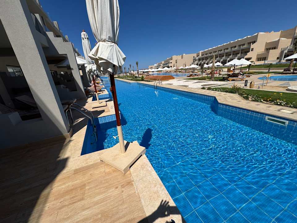 Pool Diamond Beach by Pearl Resort