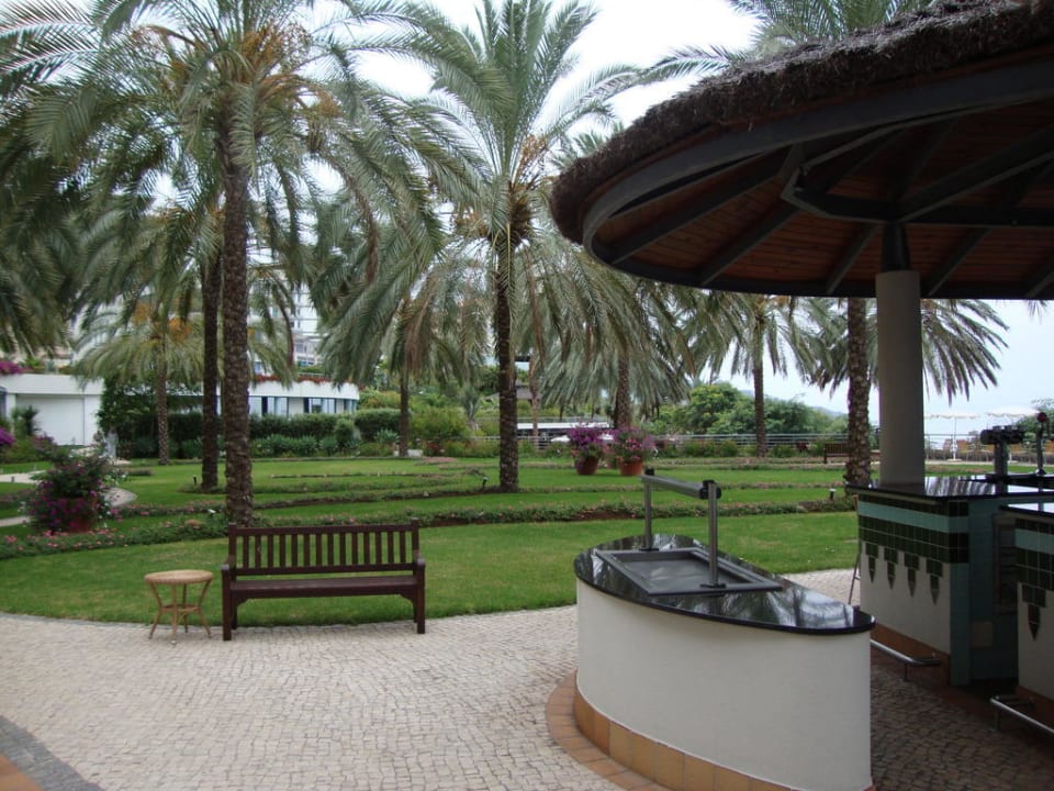 Palmengarten mit Poolbar Pestana Grand Ocean Resort
