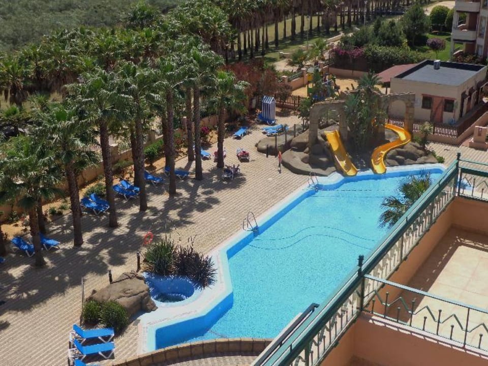 Piscina preciosa y bien cuidada Playacanela Hotel