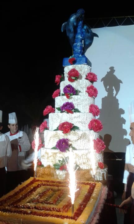 Tort na otwarcie sezonu Botanik Hotel & Resort