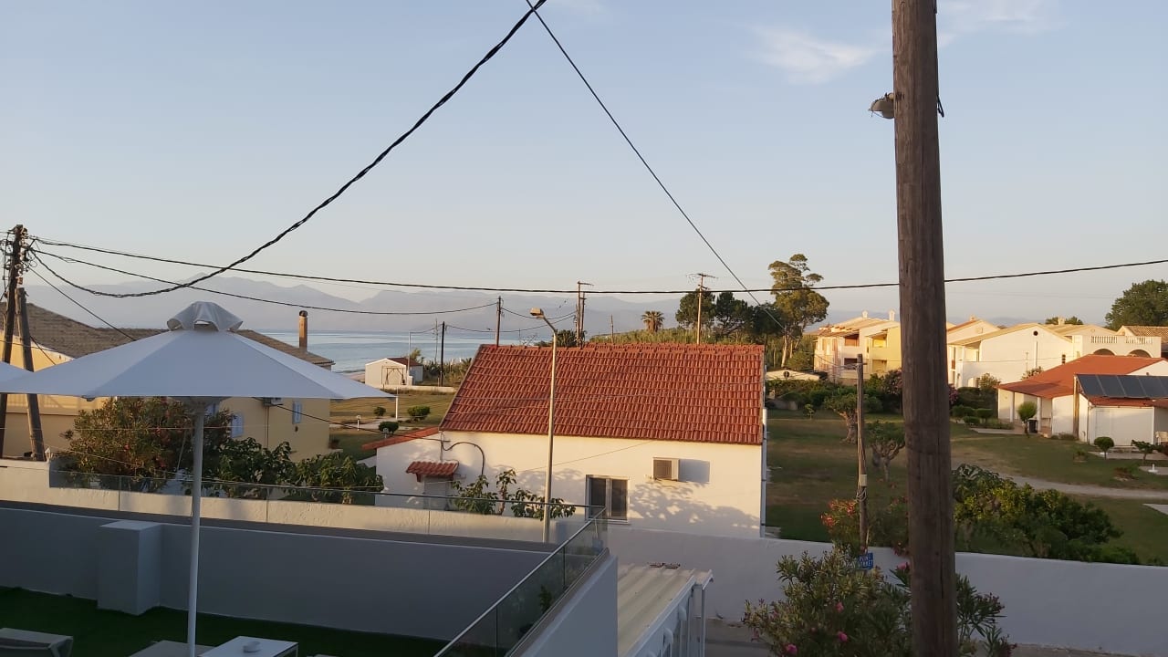 Zimmer Acharavi Beach Hotel