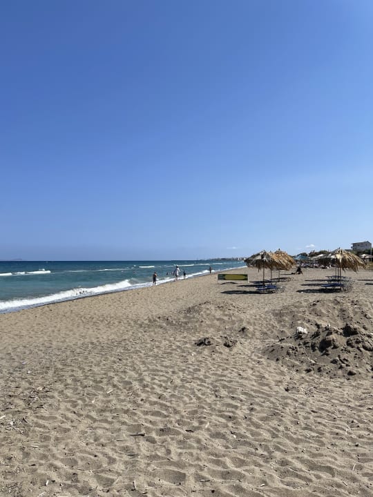 Strand Petousis Hotel & Suites