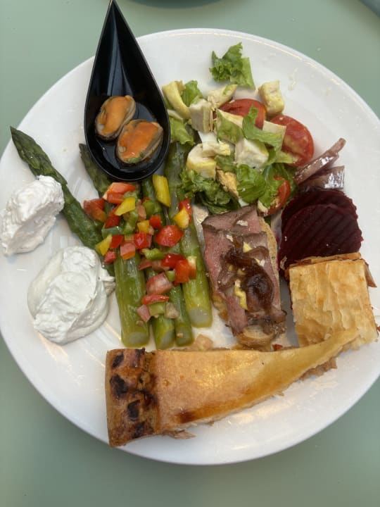 Gastro Salobre Hotel Resort & Serenity