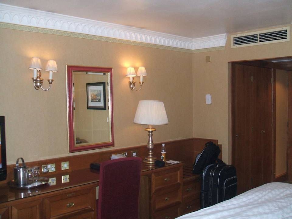 Blick ins Zimmer The Tower - A Guoman Hotel