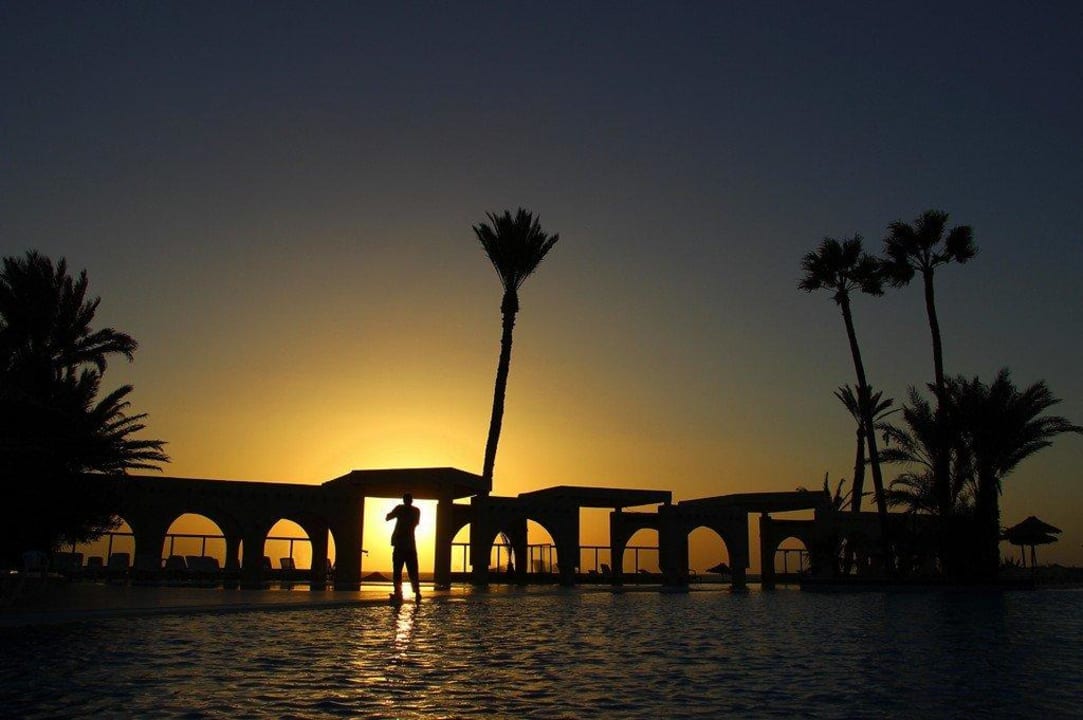 Geputzt wird schon bei Sonnenaufgang Zita Beach Resort