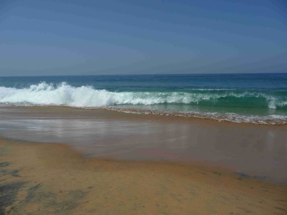 Achtung: teilweise hohe Wellen  Hotel Vivanta by Taj Kovalam